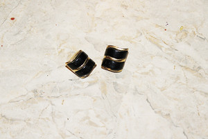 Vintage Swirly Black/Gold Metal Pierce Earrings