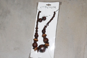 Vintage CT Color All Dark Wood Carved Necklace & Earring Set