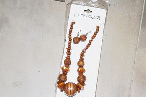 Vintage CT Color All Light Wood Carved Necklace & Earring Set