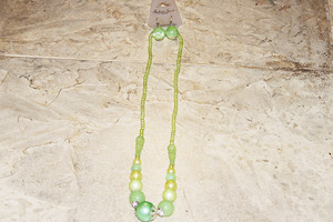 Vintage Faux Assorted Sizes Pearls Necklace Earring Set Green