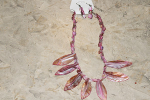 Vintage Fashion Jewelry Pink Seashells Necklace & Earring Set
