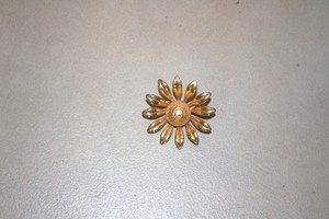 Vintage Gold Tone Metal Sunflower Brooch