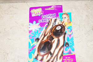 Post Vintage Trendy Girl Fashion UV Oval Shaped Copper Sunglasses & Carrying Pouch