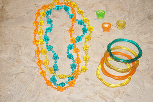 10-Pc. Vintage Girls Plastic Gummy Necklace/Bracelet/Ring Set