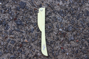 Eyebrow Razor Shaper- Yellow