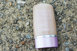 CoverGirl Queen Collection Oil-Free Makeup #Q740