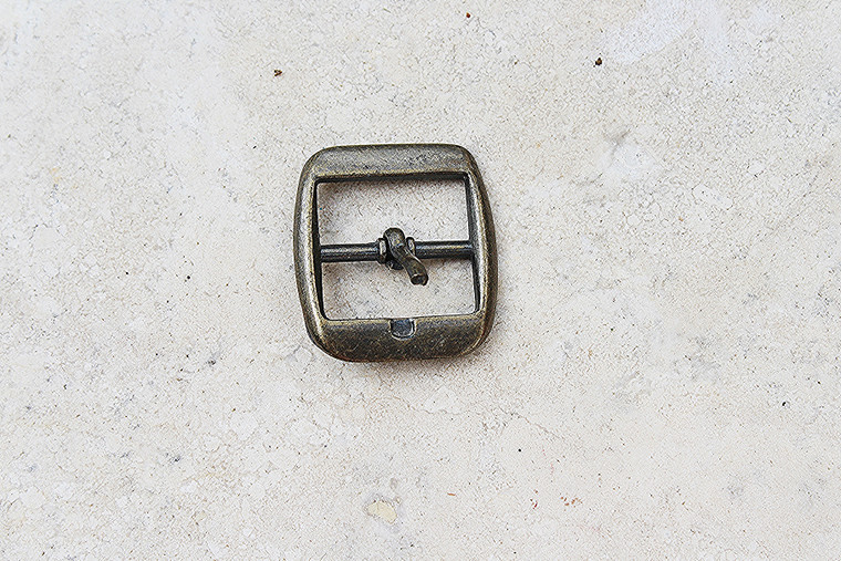 Distressed Look Gold Metal Buckle- S