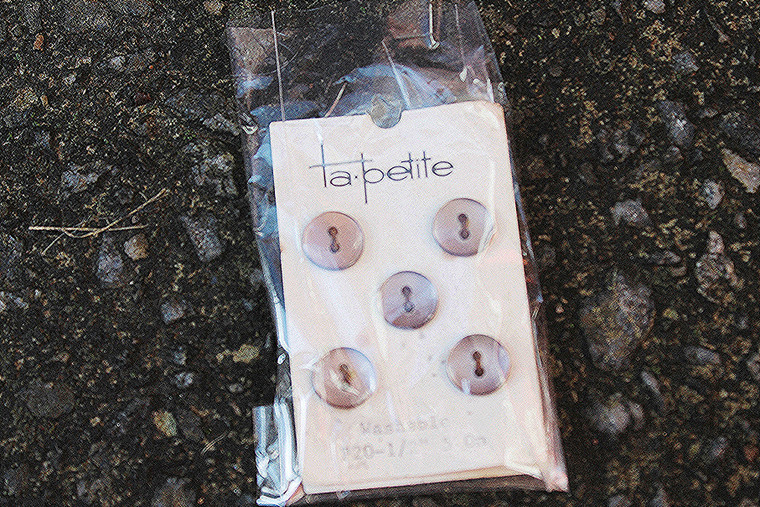Vintage Early 1990s La Petite Brand Buttons P20-1/2"