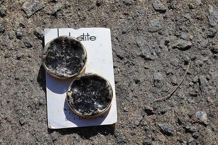 Vintage 1990s La Petite 1-1/4" Black & Gold Disc Button