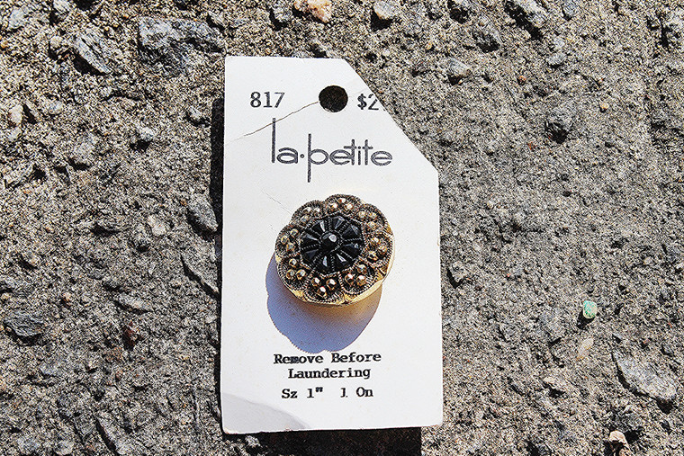 Vintage 1990s La Petite #817 1" Black & Gold Inset Button
