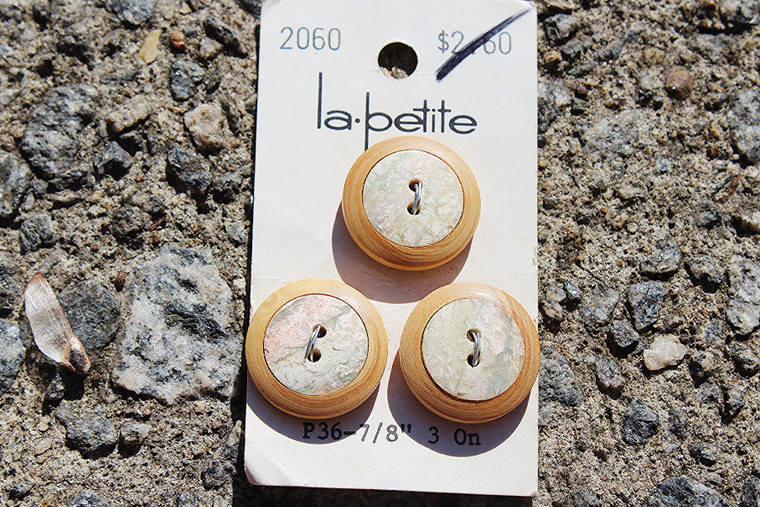 Vintage La Petite Marble Face 7/8" Button #P36
