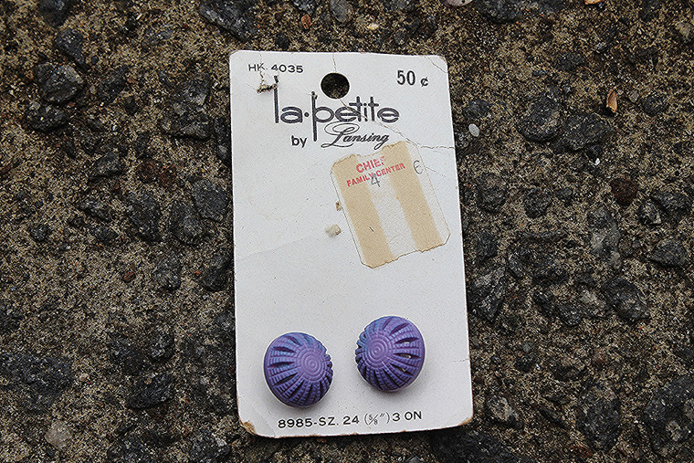 Vintage Lansing La Petite Lavendar Buttons #4035