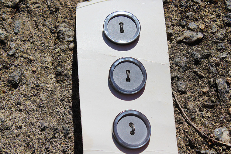 Vintage 1960s Costumakers 3/4" Gray Buttons