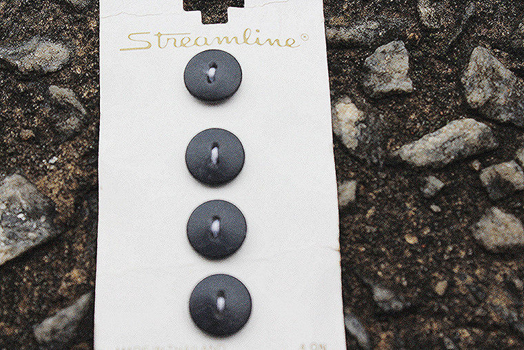 Vintage 1990s Streamline 3/8" Black Buttons