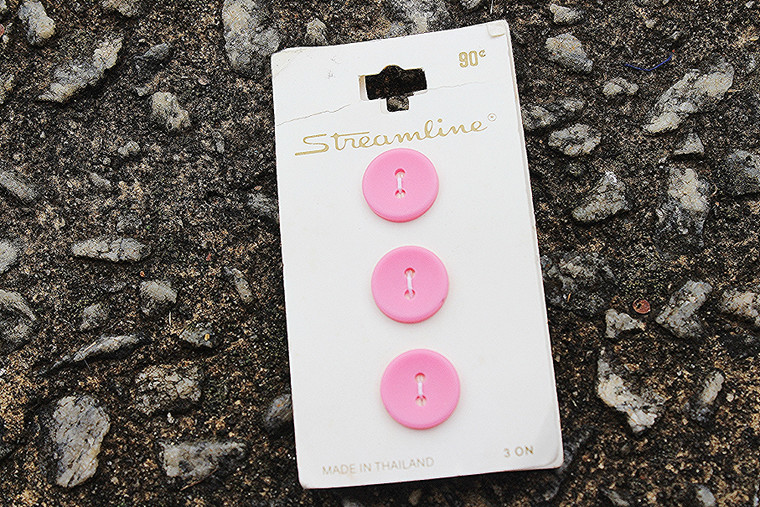 Vintage 1990s Streamline 1/2" Pink Buttons