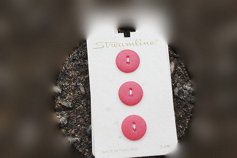 Vintage 1990s Streamline 1/2" Red Buttons