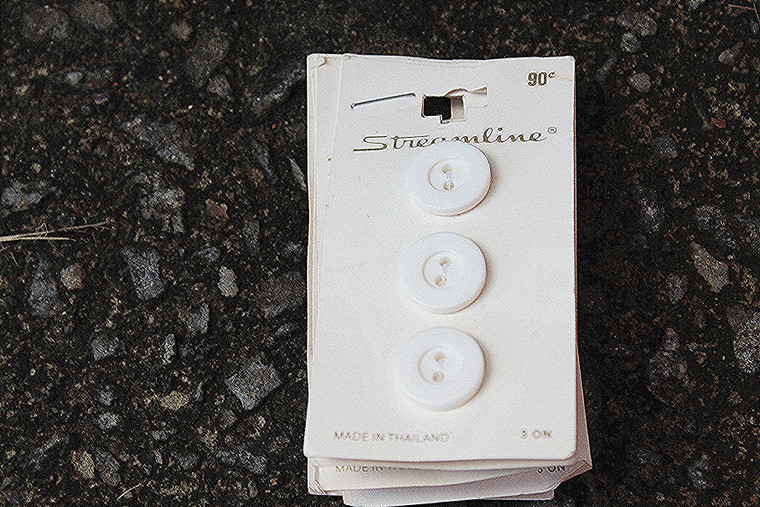 Vintage 1990s Streamline 5/8" White Buttons