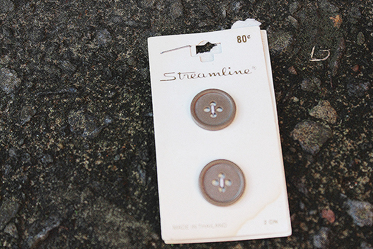 Vintage 1990s Streamline 5/8" Brown Cedar Buttons