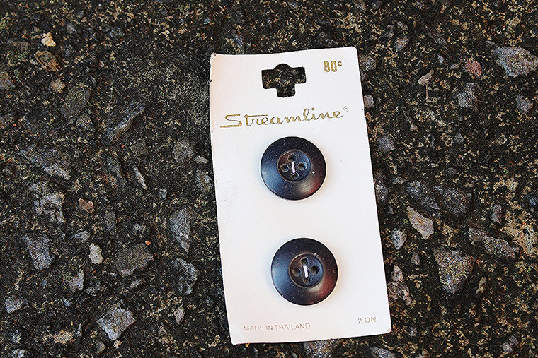 Vintage 1990s Streamline 5/8" Raised Black Buttons