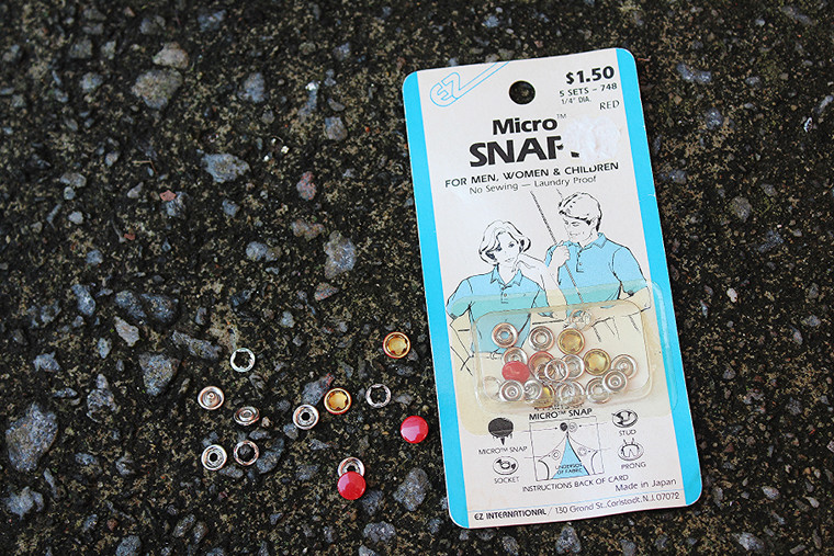 Vintage EZ Micro No-Sew Red Snap Closures