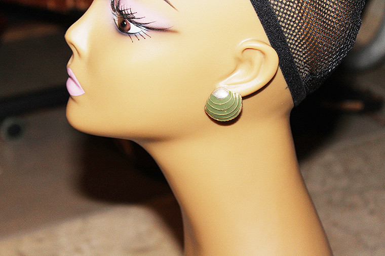 Vintage Metal Olive Green Seashell Pierce Earrings