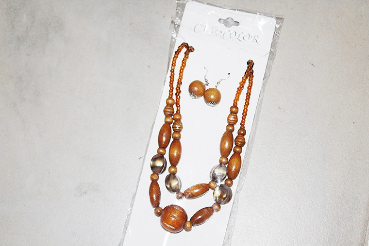 Vintage CT Color Light Carved Wood & Beads Necklace & Earring Set