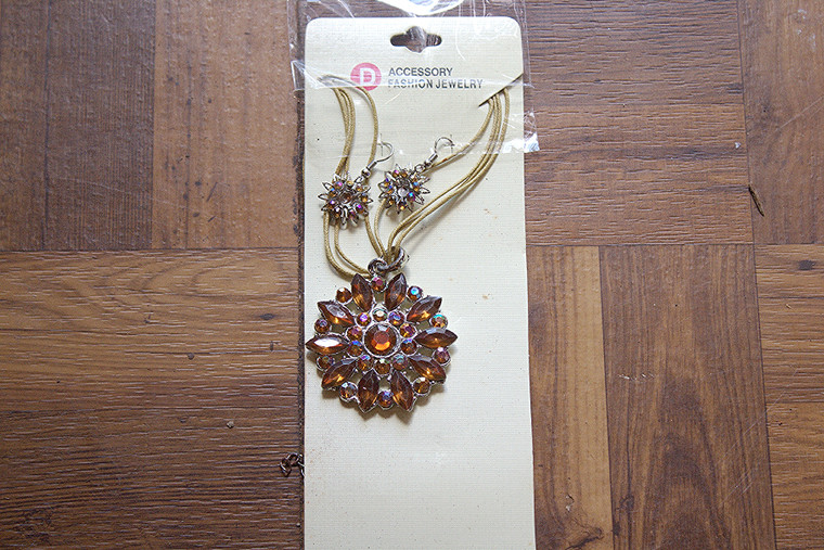 Vintage D Accessory Fashion Jewelry Coco Iridescent Sparkle Glass Necklace & Earring Set