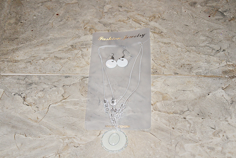 Vintage Fashion Jewelry White Raised Oval Sparkly Necklace & Earring Set