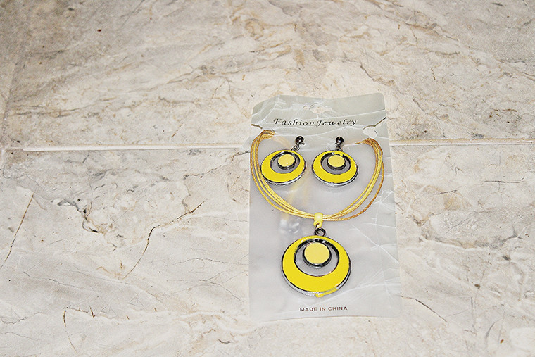 Vintage Fashion Jewlery Circle-In-Circle Necklace & Earring Set Yellow