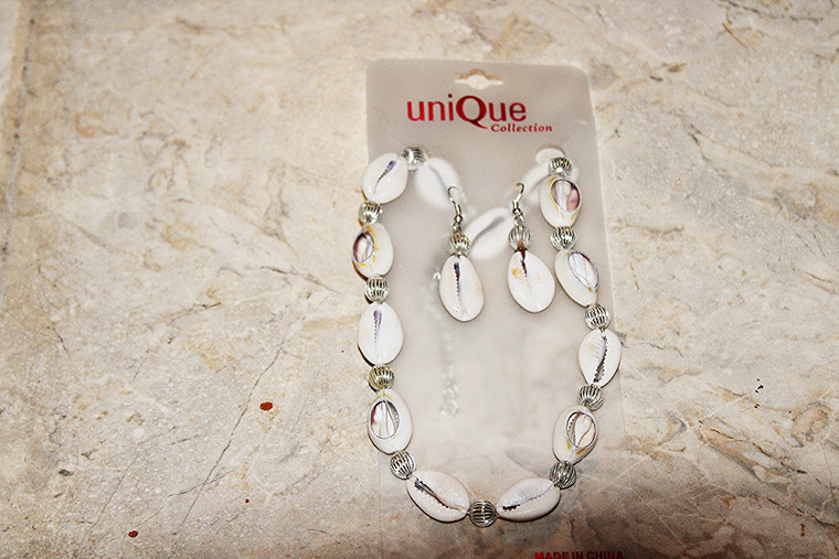 Vintage Unique Collection Seashells & Silver Metal Balls Necklace & Earring Set