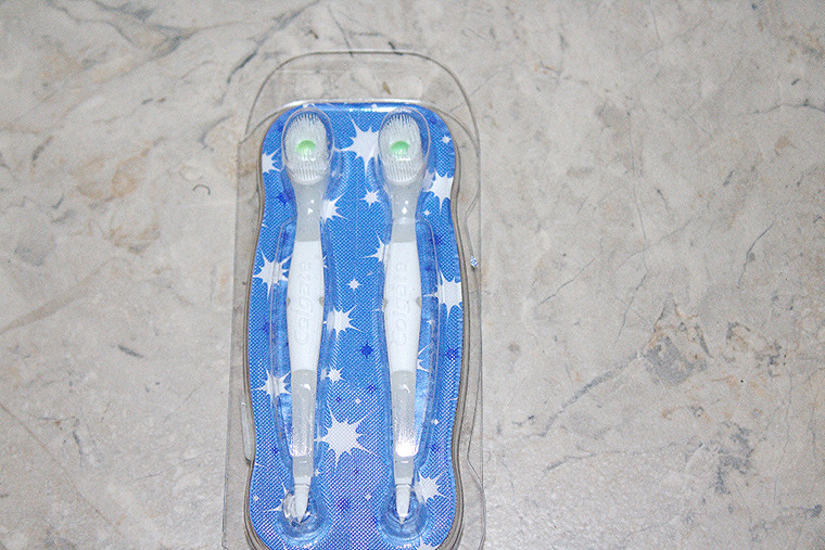 4-Pc. Colgate Wisp Travel Whitening/Pick Toothbrush