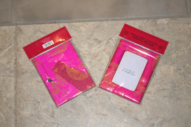 Post Vintage 2004 Target Fuchsia Oriental Fabric 2.5" x 3.5" Photo Frame