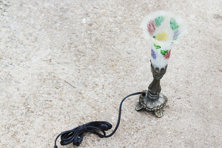 Vintage Bell-Shape Flower Glass Table Lamp