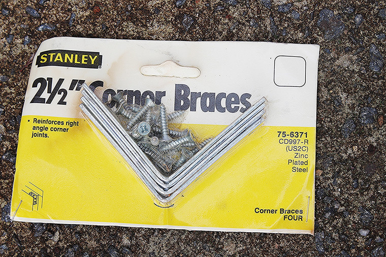 Vintage Stanley 2 1/2" Corner Braces