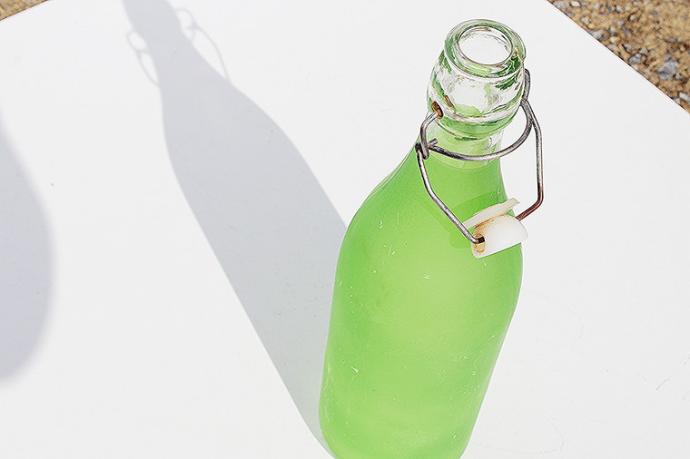 Flip Top/Swing Green Glass Food Grade Fluid Storage Bottle