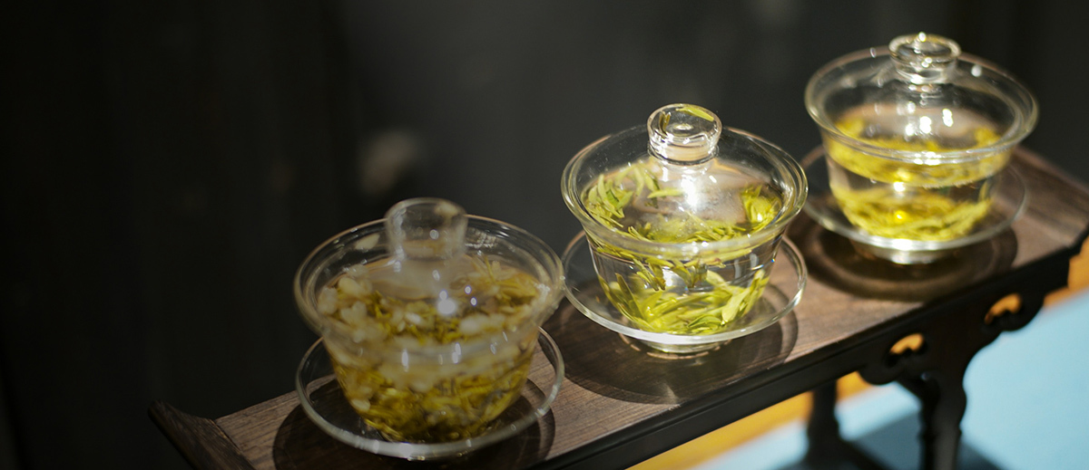 3 loose leaf teas steeping in clear glass cups