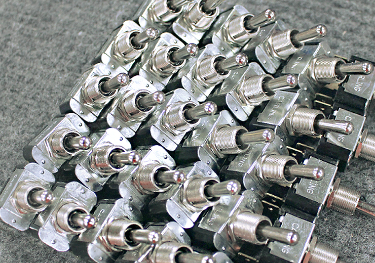 switches-bat-toggle.jpg switches-bat-toggle.jpg