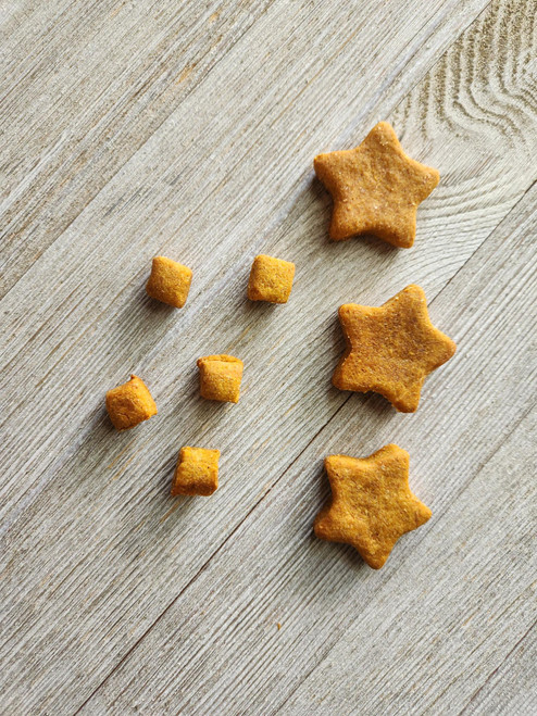 Texas Tail Wagger Treats original and mini-bite cuts.