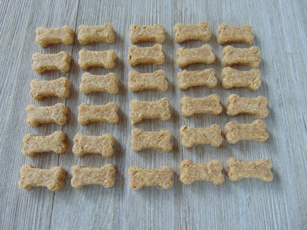 Nice mini size bone shaped treats. 30 treats per bag.