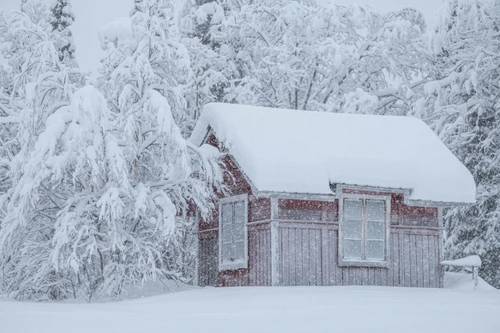 Closing Your Holiday Home for Winter? How to Protect Your Water Heater From Freezing 