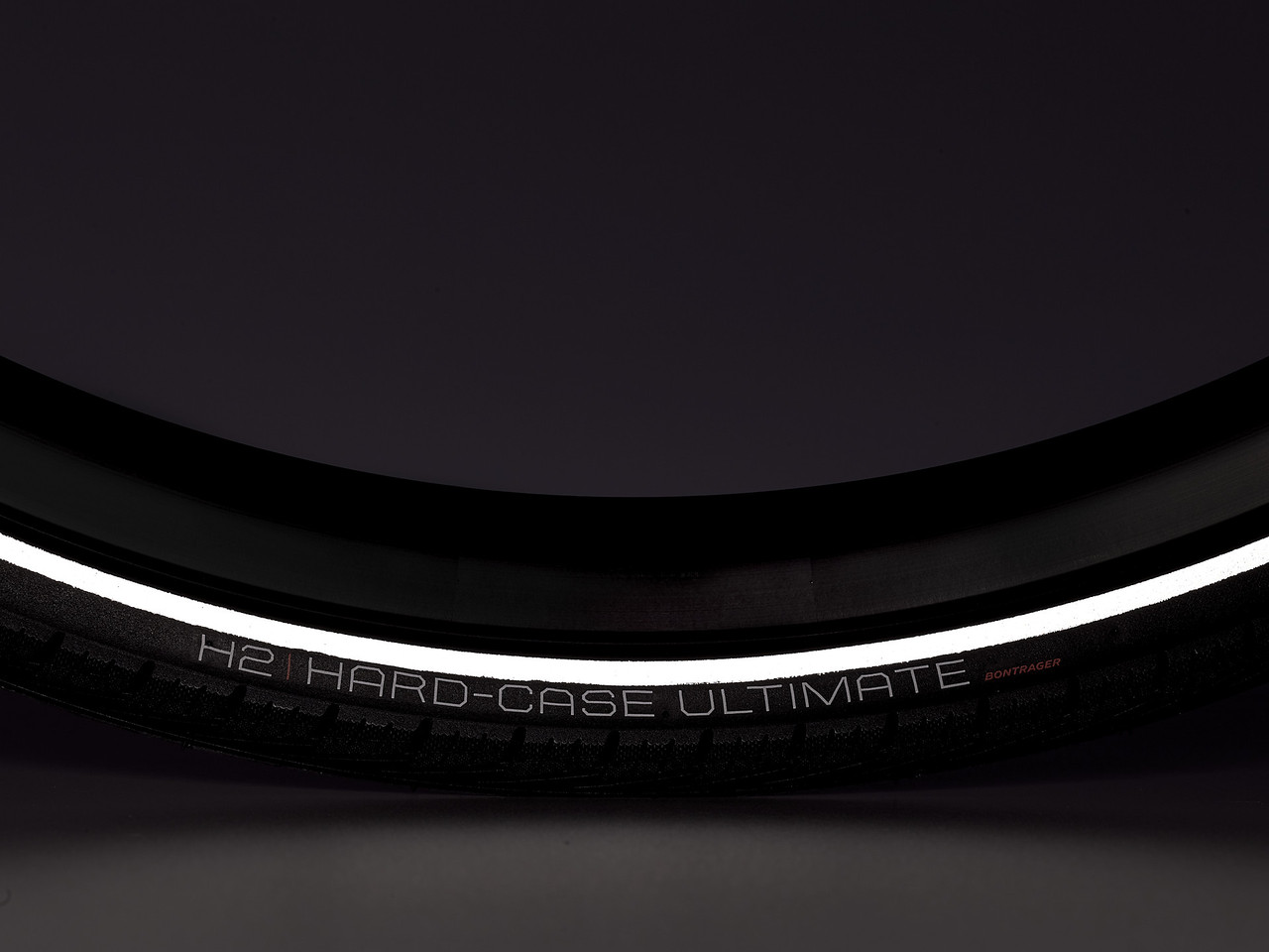 Bontrager H2 Hard-Case Lite Ultimate Reflective Hybrid Tyre 700C x 32mm