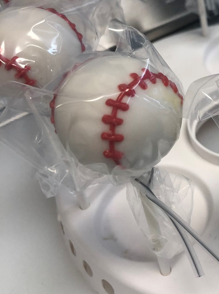 6 Baseball Cake Pops | sugarbabiesbakeshop