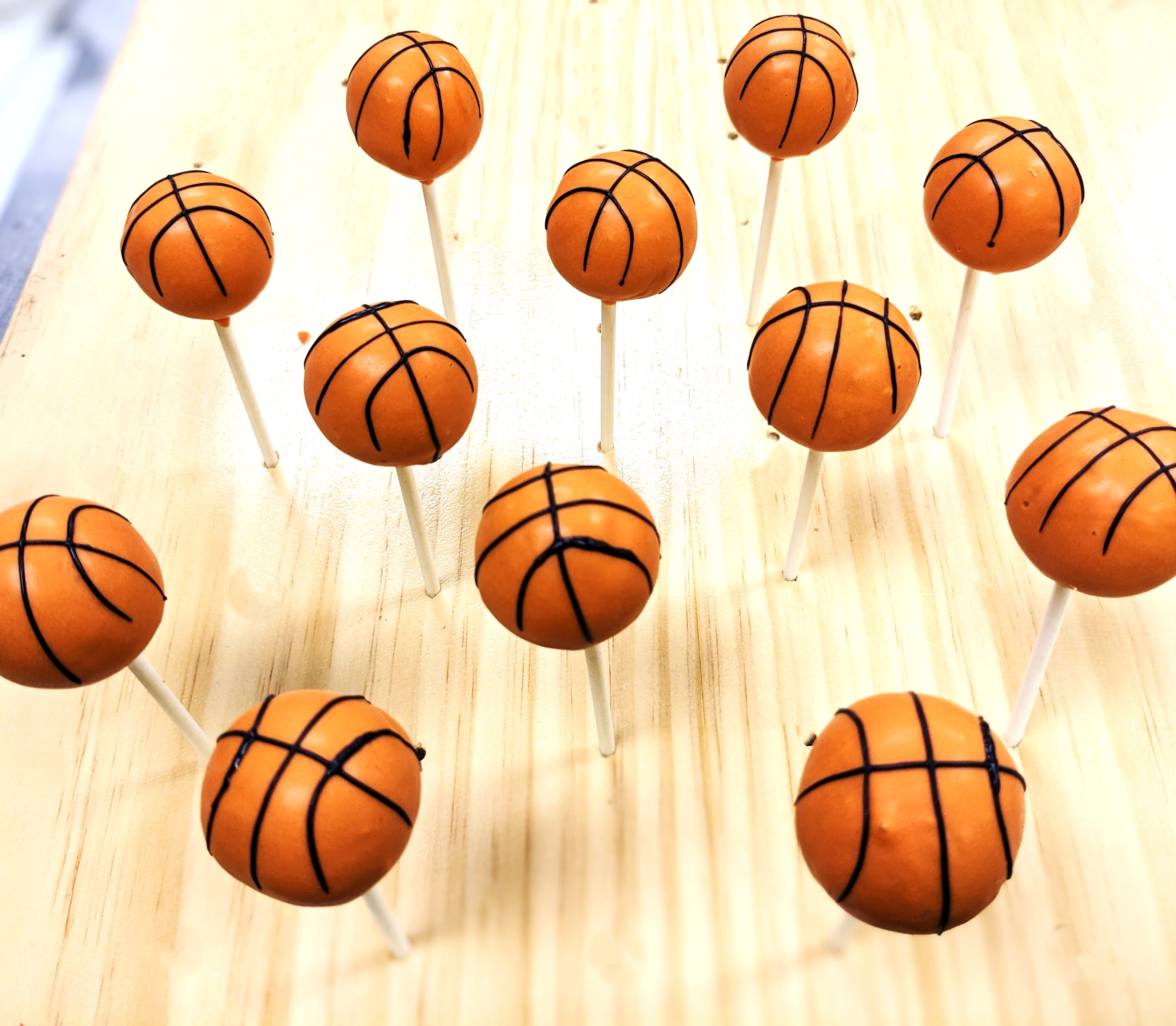 Basketball Cake - 1128 | Basketball cake, Basketball birthday cake,  Birthday cake decorating