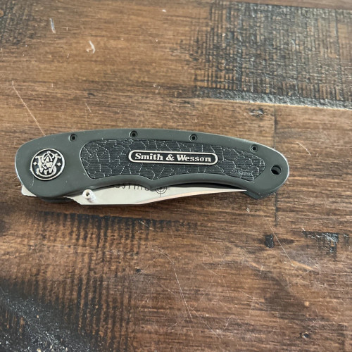 SMITH AND WESSON CH210 SERRATED POCKET KNIFE