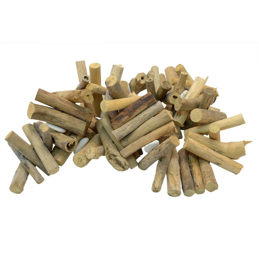 Coastal Garland Decor: 150cm hanging garland featuring driftwood and pebbles, adding texture and beach-inspired charm to mantels, furniture, and beach house interiors.