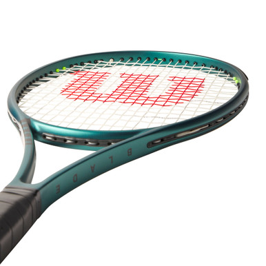 Wilson Blade 98 (18x20) V9 | Fromuth Racquet Sports