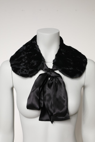 Dolce & Gabbana Black Lamb Fur Women Neck Warmer Winter Scarf Dolce & Gabbana Black Lamb Fur Women Neck Warmer Winter Scarf