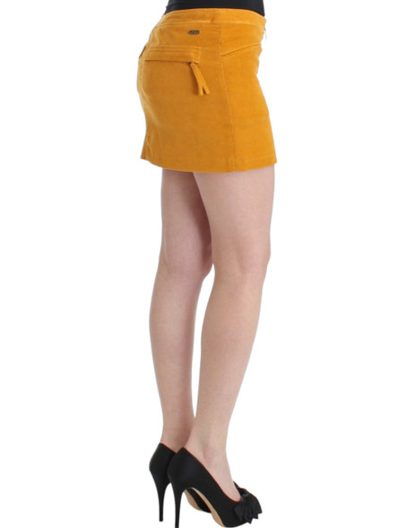 Yellow corduroy mini skirt Yellow corduroy mini skirt