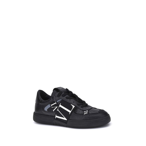 Low-Top Sneakers Low-Top Sneakers