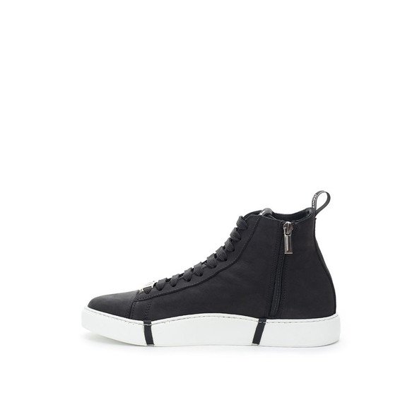 Elegant Suede Sneakers in Chic Black Elegant Suede Sneakers in Chic Black